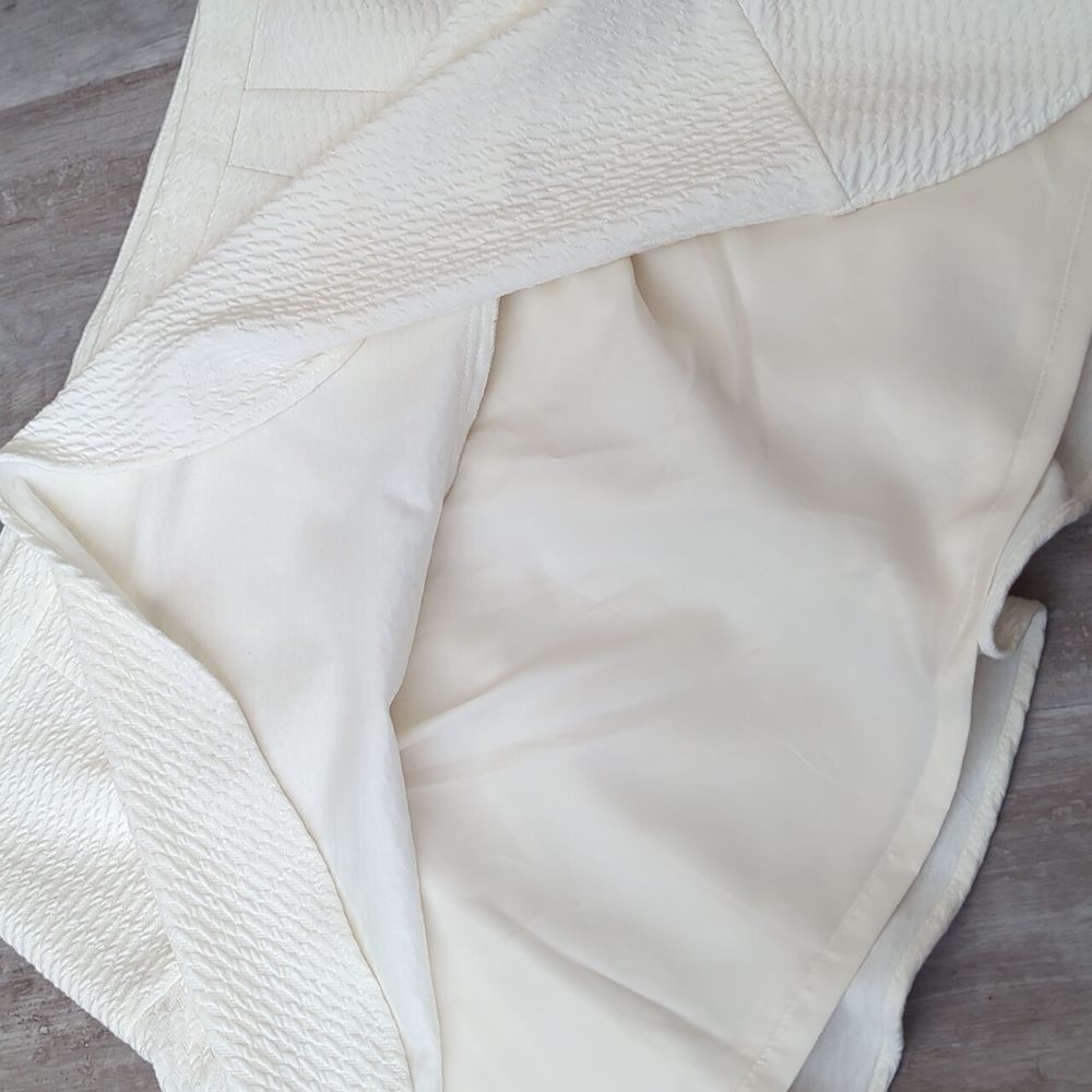 🆕🌿LOFT TEXTURED MINI SKIRT🌿 - Picture 6 of 7